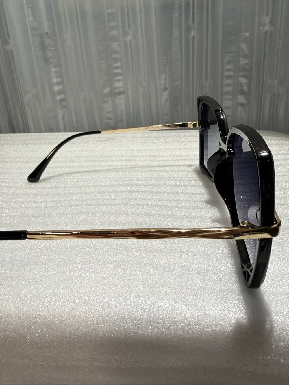 TAHARI Women’s Modern Oversized Geometric Butterfly Sunglasses NWT